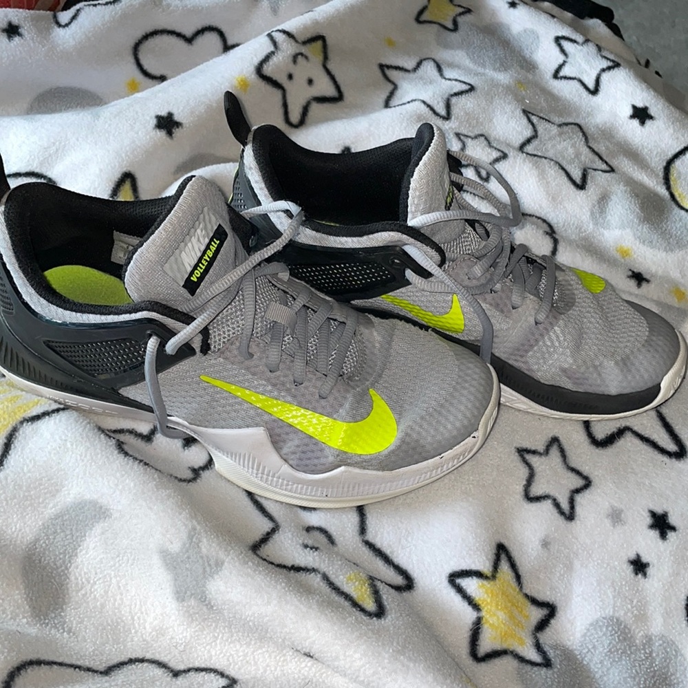 Women’s 9, volleyball shoe.